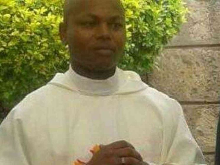 Sacerdote assassinato a coltellate in Kenya