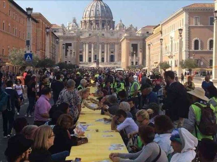 La Tavolata senza muri raddoppia a Roma e si moltiplica in Italia
