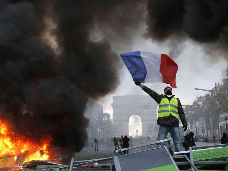 Che cos'è il populismo? L'inganno della parte che vuole essere il tutto