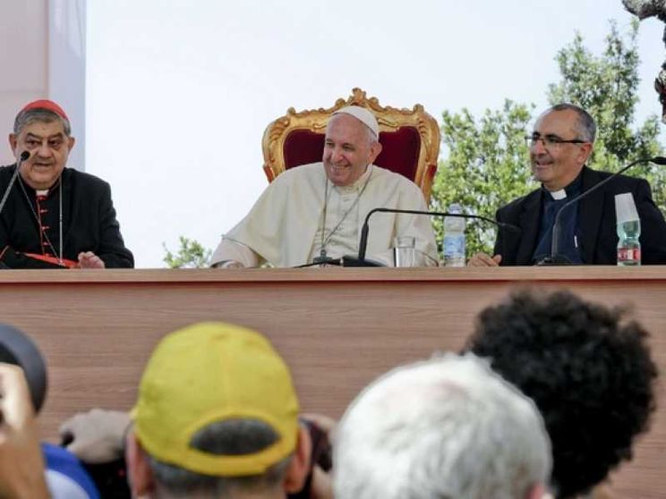 Il Papa a Napoli: Mediterraneo laboratorio di dialogo