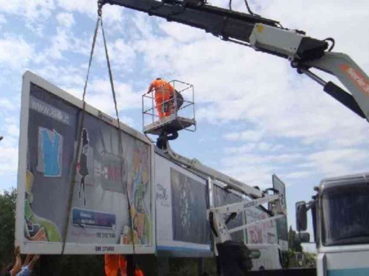 La comunicazione autolesionista dell’intolleranza anti-famiglia