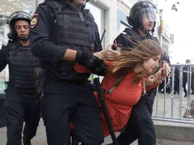 A Mosca in piazza contro lo zar Putin: oltre 1.000 gli arresti