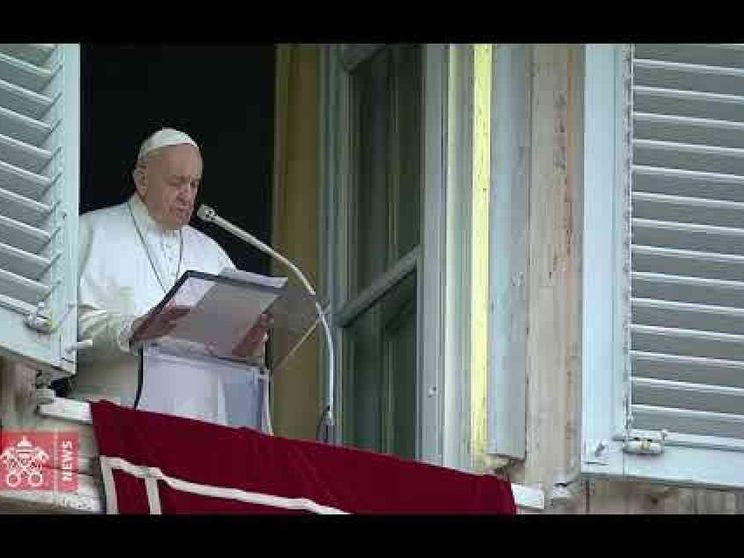 Migranti, il dolore del Papa per la strage nel Mediterraneo