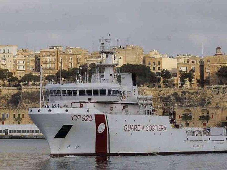 A terra i naufraghi. Accolti da 5 Paesi Ue, 50 dalla Chiesa italiana