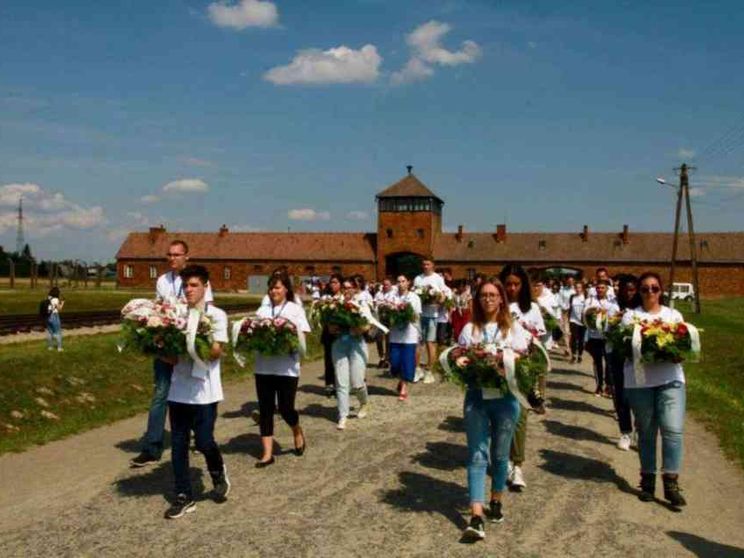 Commemorazione: 2 agosto 1944, uccisi ad Auschwitz 4.000 rom in un giorno