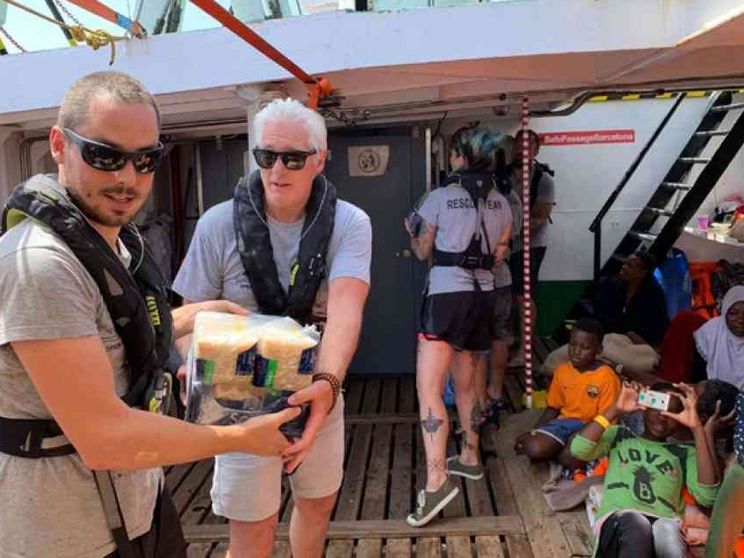 Bloccati in 121 in mare. Anche Richard Gere supporta Open Arms