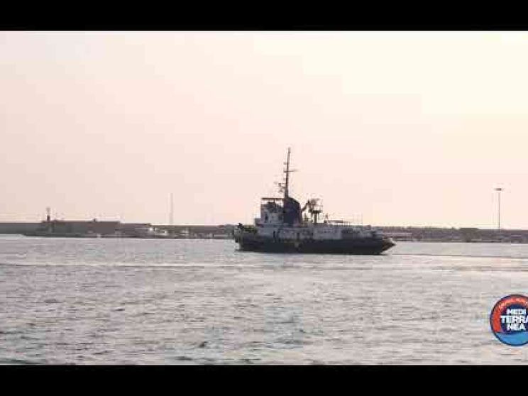 La nave di Mediterranea torna in mare, verso la Libia. I messaggi dei vescovi