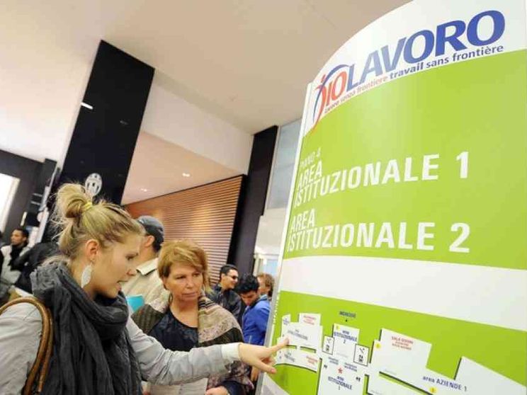 Italia, è stagnazione continua. E lo stallo politico fa risalire lo spread