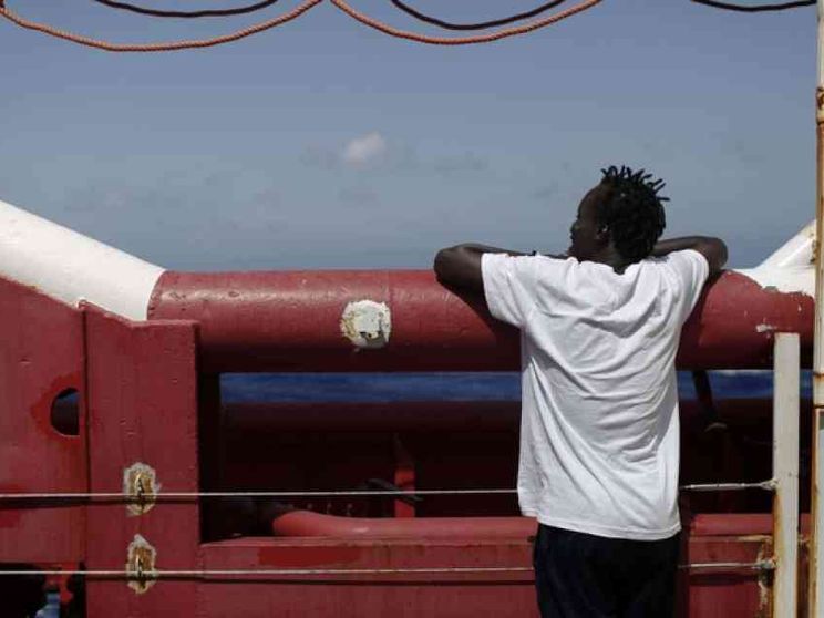 Gli 82 migranti della Ocean Viking saranno redistribuiti nella Ue