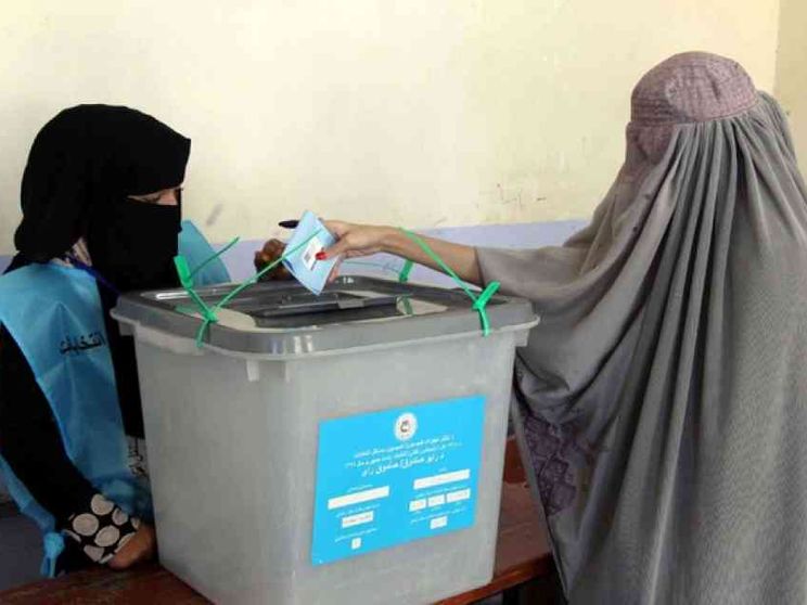 Il «fragile» Afghanistan vota, i taleban attaccano