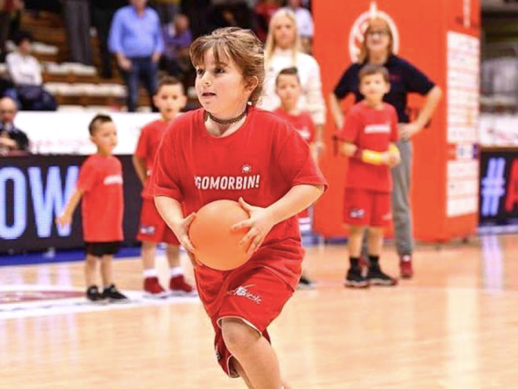 Addio a Sveva, la piccola cestista in campo contro il cancro