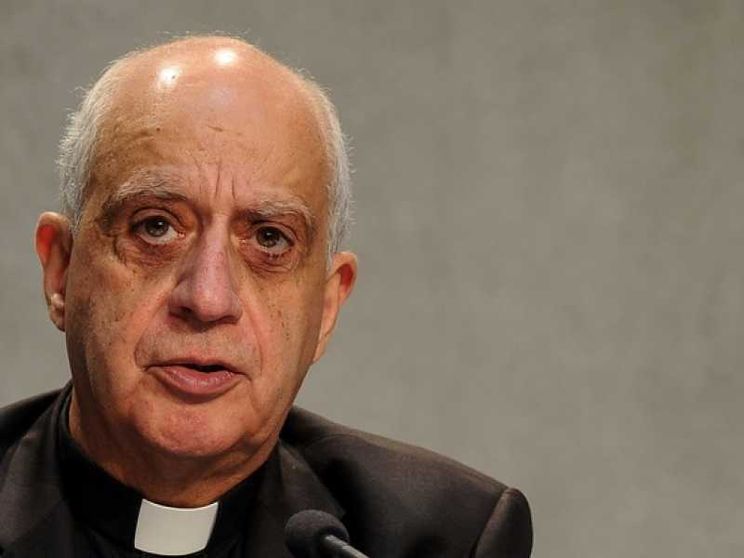 Fisichella: «C'è polvere sulle nostre Bibbie»