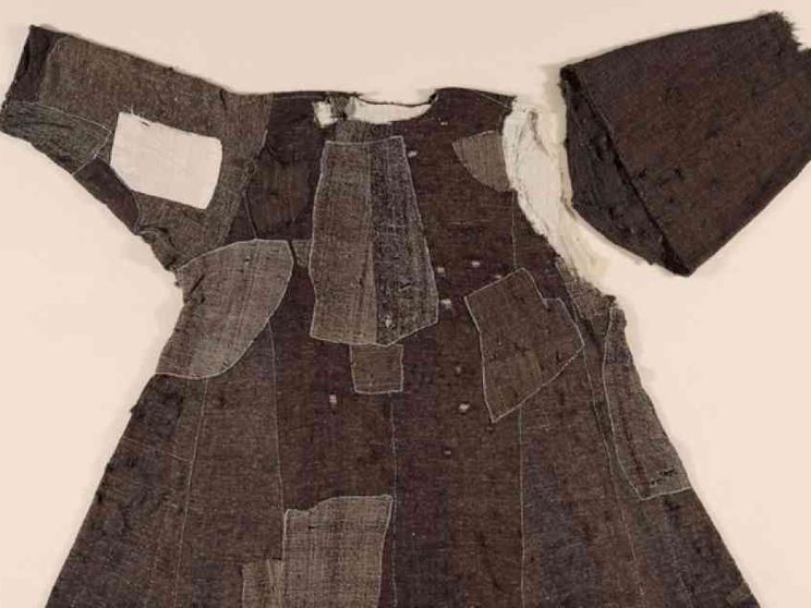 Quei rattoppi di Chiara sul saio di Francesco