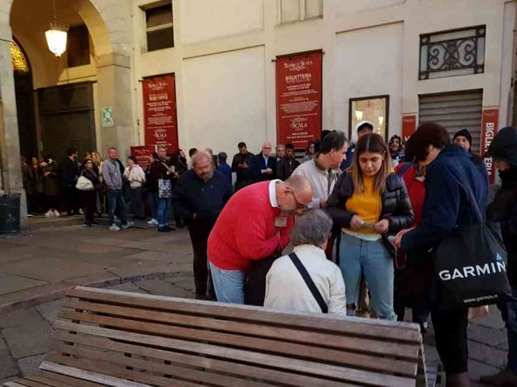 La “prima” alla Scala: i loggionisti 28 ore in coda per un biglietto di «Tosca»