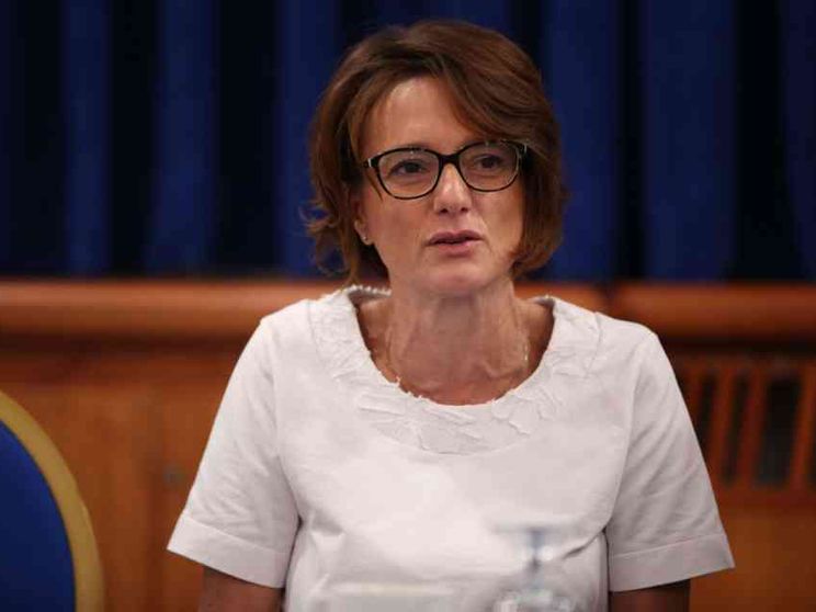 Il ministro Bonetti: congedi di dieci giorni per i neopapà