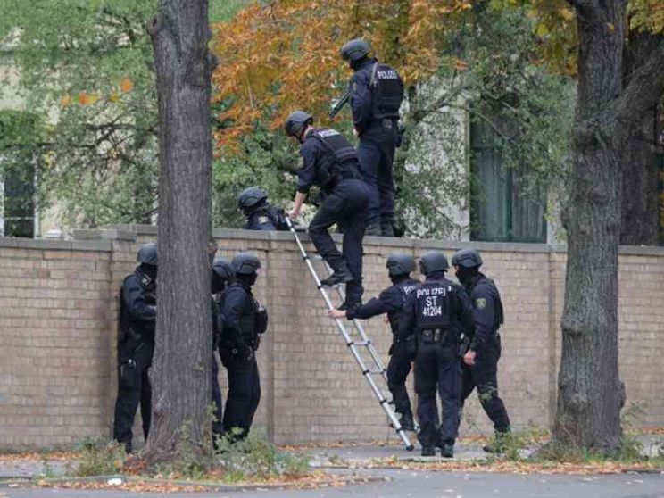 Attentato antisemita ad Halle. Due morti, preso il killer