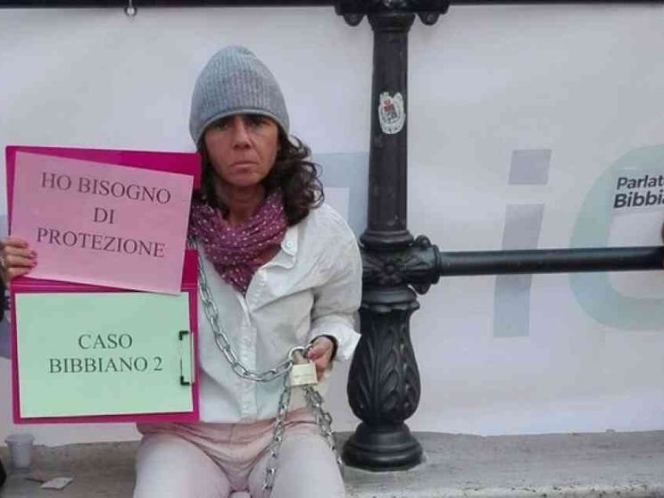 Il caso Bibbiano azzera gli affidi in tutta Italia