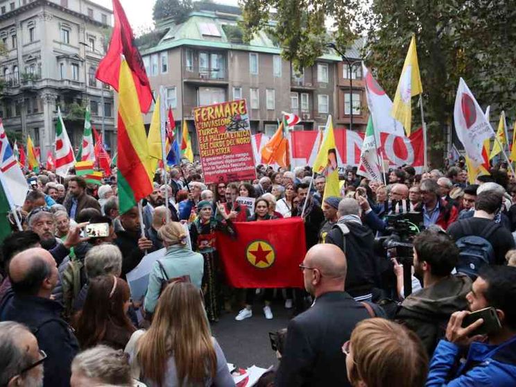 Facebook oscura le pagine pro curdi. Censurato anche il docufilm sul conflitto