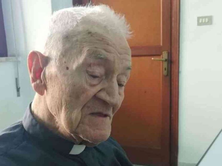 Don Airò e i suoi 70 anni di Messa: «Ho portato Paolo VI tra gli operai»