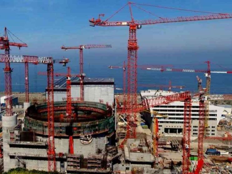 La Francia sceglie di riaprire il cantiere dell'energia atomica