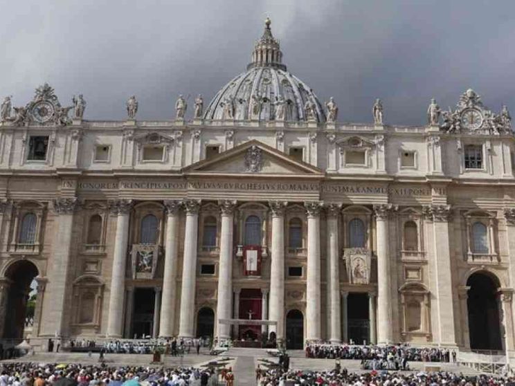 Galantino smentisce: «Vaticano, nessun crac e niente conti cifrati»