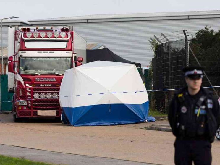 Choc a Londra, trovati 39 cadaveri di migranti in un container