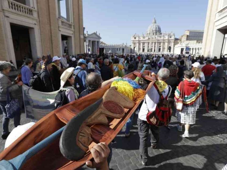 Amazzonia, più spazio al diaconato, più coinvolte le donne