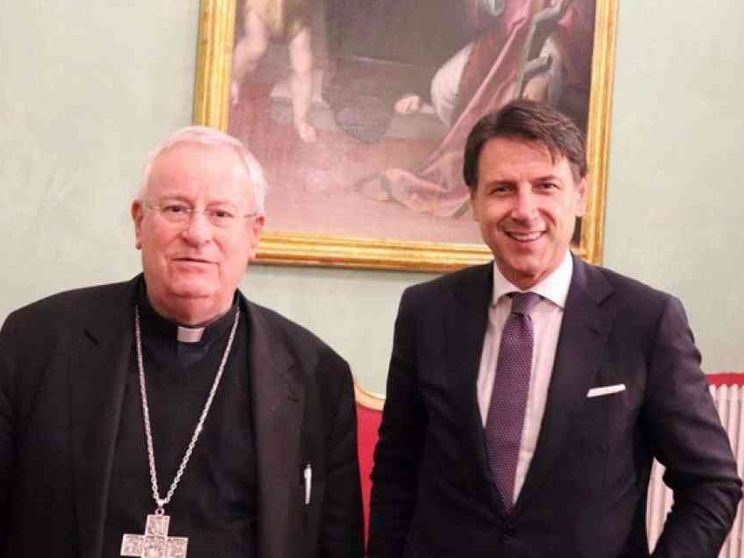 Il premier a colloquio con Bassetti. «Attenzione alle istanze della Chiesa»