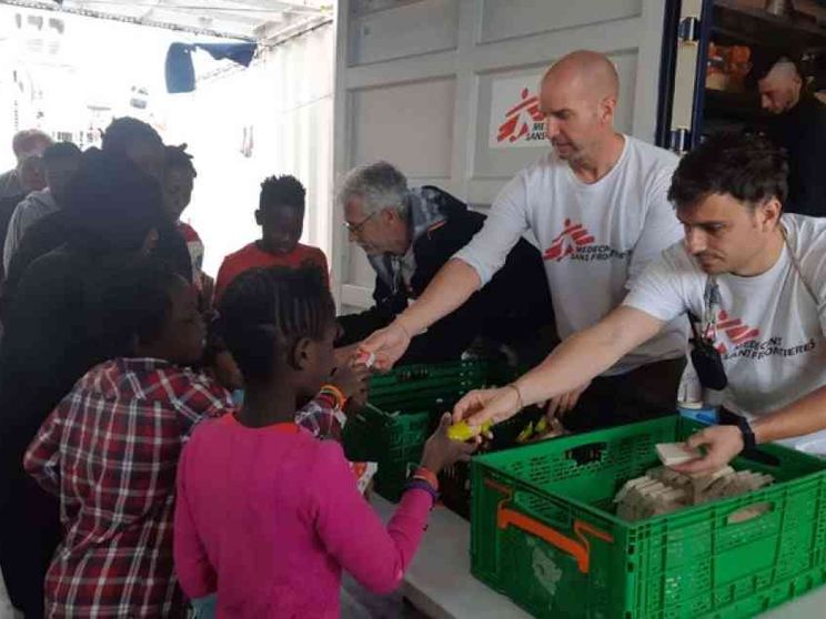 Ocean Viking, 9 giorni in balia del mare: assegnateci un porto sicuro