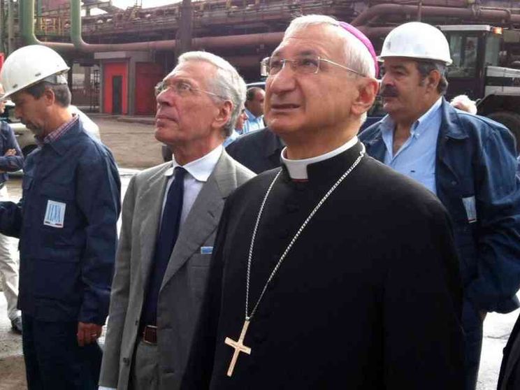 L'arcivescovo Santoro: «Inaccettabile che Arcelor lasci, trattare ancora»