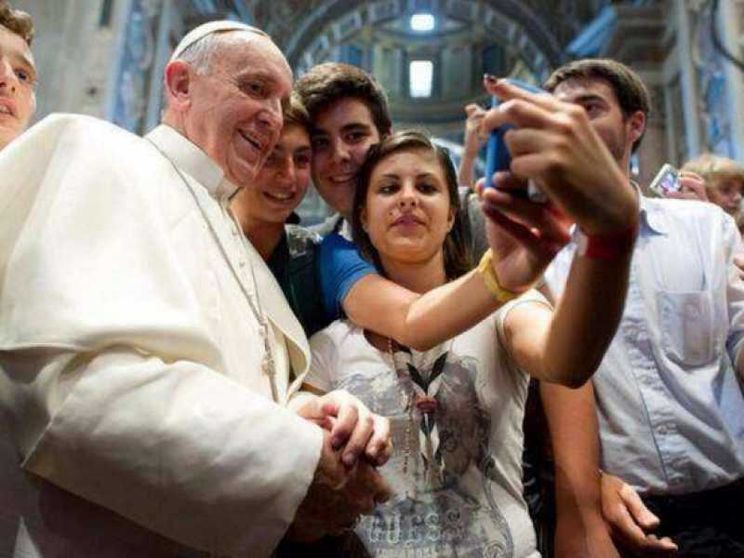 Il Papa: ogni abuso sui minori via dalla faccia della terra. E dal web