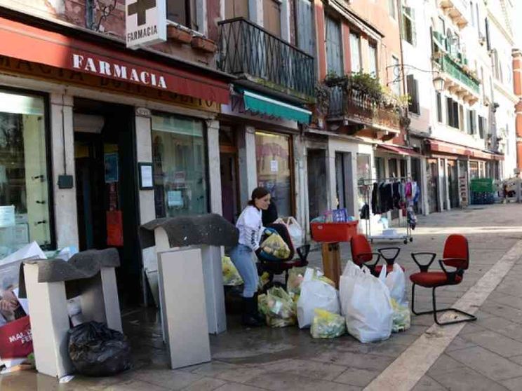 Lungo le calli ecco i giovani volontari «angeli della bellezza»