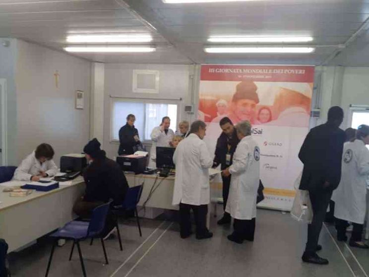 «L’ambulatorio» del Papa visita gratis gli invisibili