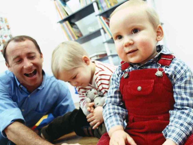 Più congedi ai padri per far ripartire la natalità