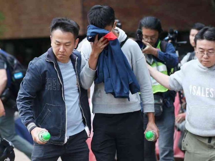 Joshua Wong non verrà in Europa. Altri 30 studenti si arrendono