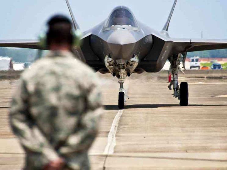 F35, passa la mozione della maggioranza che approva il programma