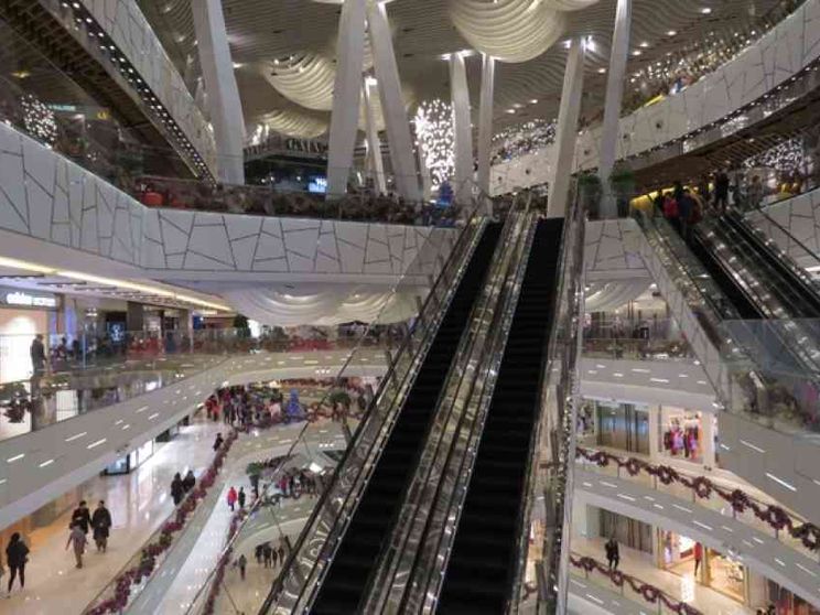 Fermiamo il culto del capitalismo. Quando il denaro si sostituisce a Dio