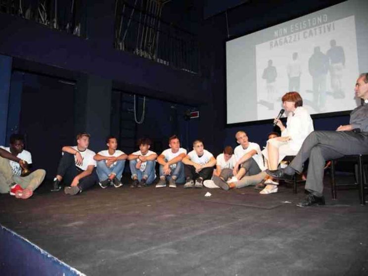 Droghe, alcol e baby-spaccio. Don Burgio: non lasciamo soli i ragazzi