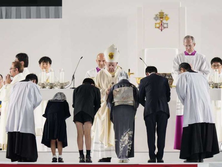 Papa Francesco: «La competitività assillante incatena l'anima»