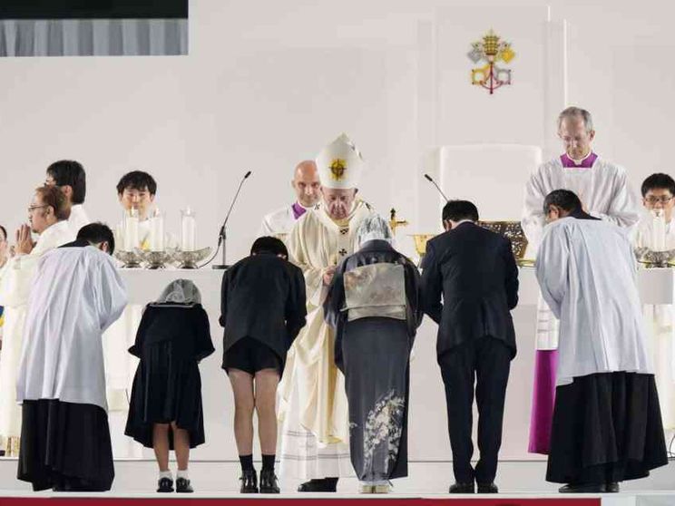 Papa Francesco: «La competitività assillante incatena l'anima»