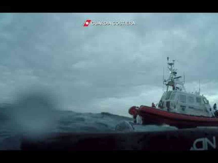 Quei passaporti nelle tasche della mamma annegata e la bimba salvata