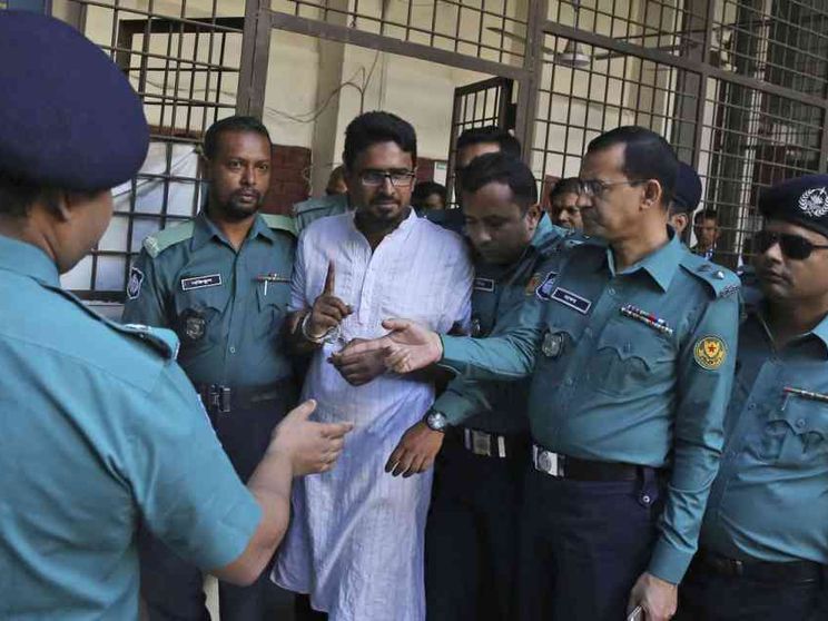 Strage di italiani, sette condanne a morte