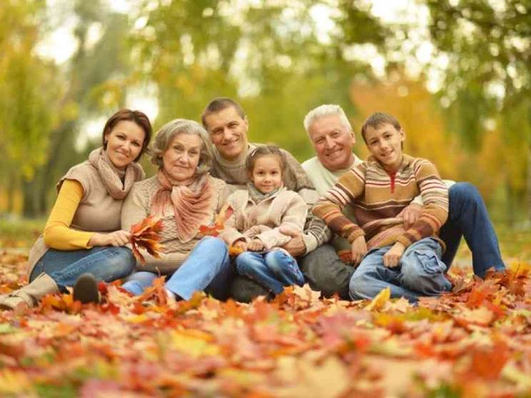 La generazione sandwich s’allunga ai nonni