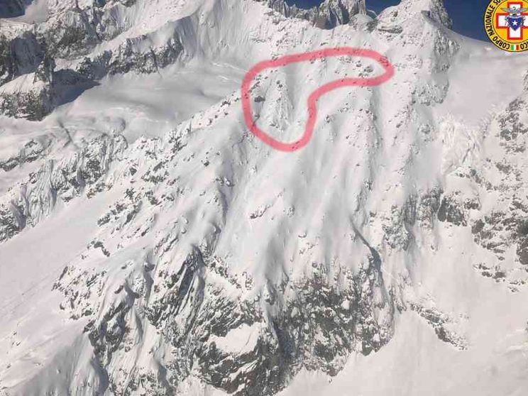 Valanga sul Monte Bianco, due sciatori morti (video)