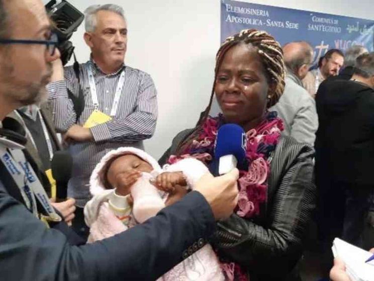 33 migranti da Lesbo in Italia con l'elemosiniere del Papa