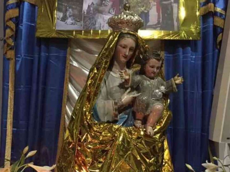 Una coperta gialla per l'Immacolata, come una mamma migrante