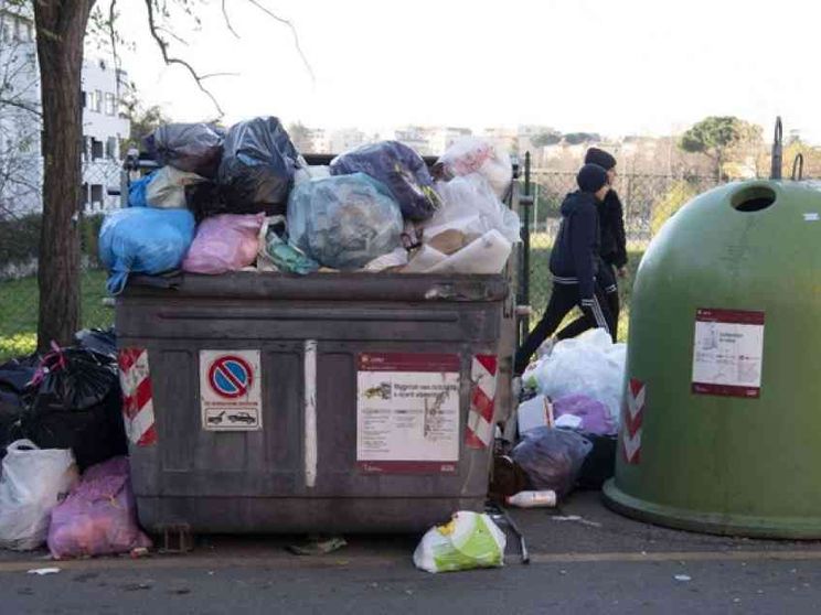 Crescono i rifiuti urbani: quasi 500 chili a testa nel 2018
