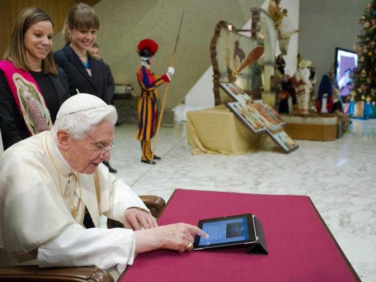 Benedetto XVI debutta su Twitter. La prima volta di un Papa