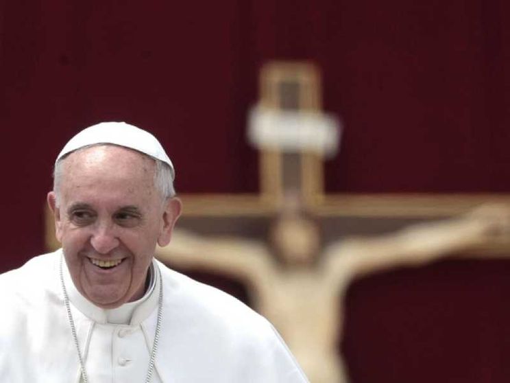 Bergoglio, 50 anni di servizio. Papa, ma prima di tutto prete