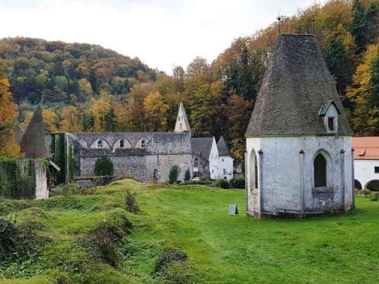 I muri della Certosa di Seitz e il limite tra storia e mistica